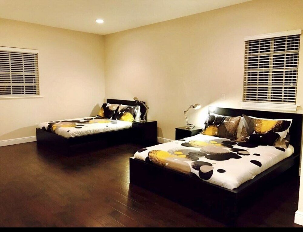 Фото 4br Townhouse 906 by Ideal Experience Vr