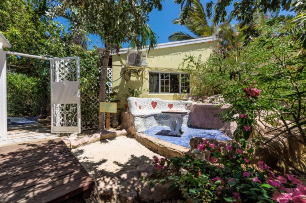 Фото Sunflower Villa Studios by Cmd