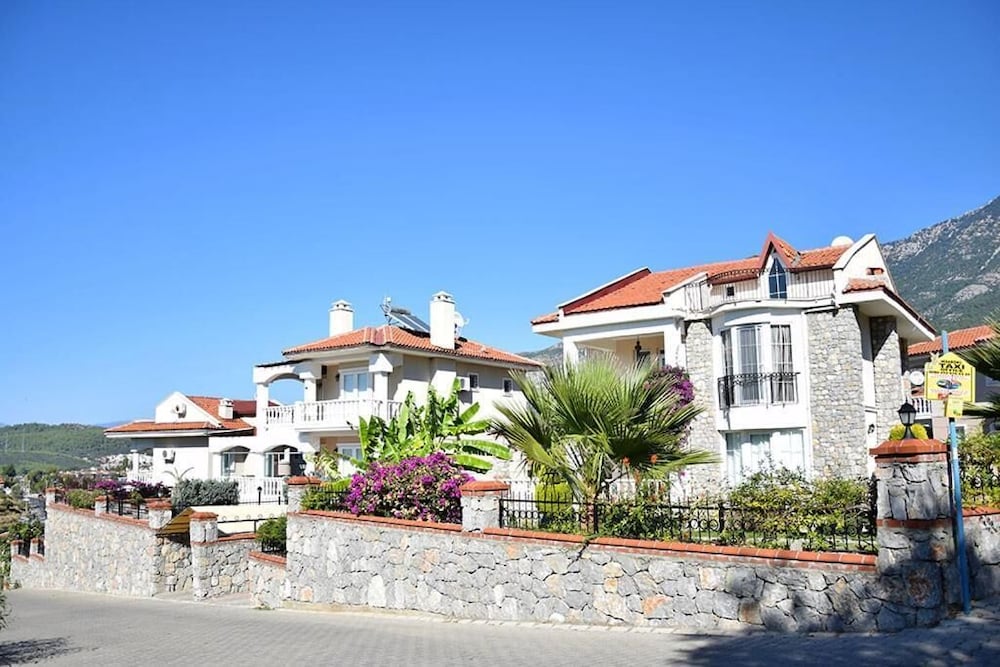 Фото Villa Th18 by JoyLettings