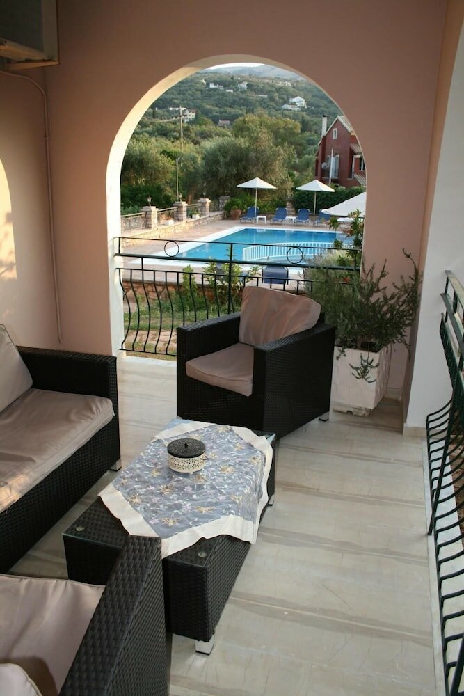 Фото Emily's Apartments