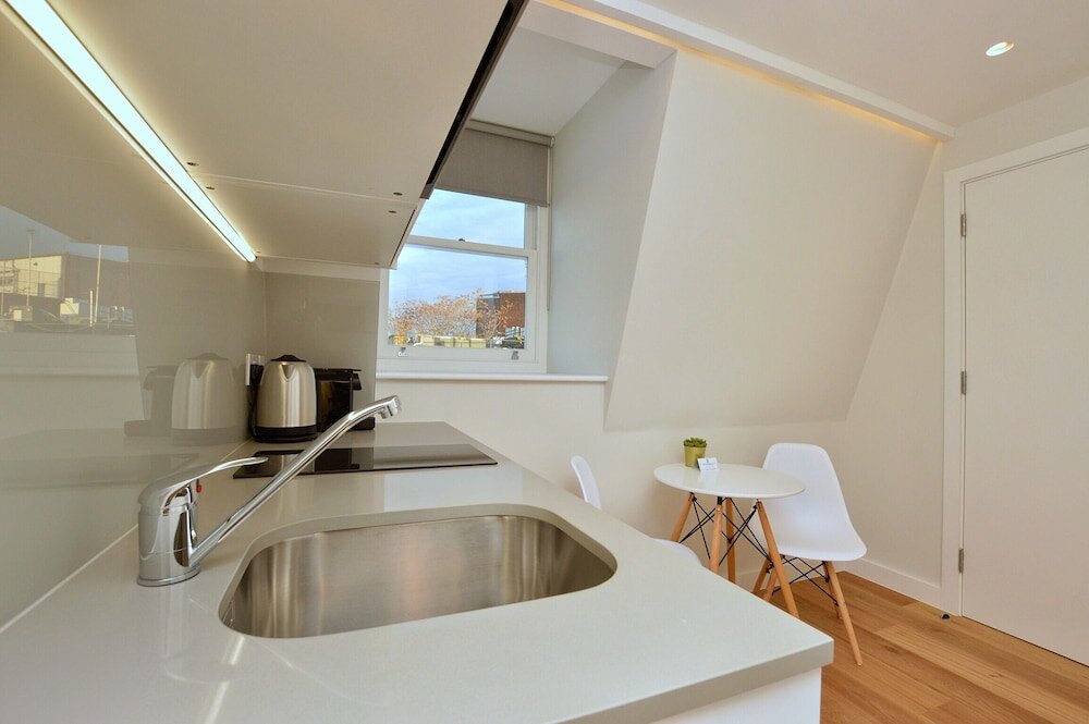 Фото Cromwell Serviced Apartment