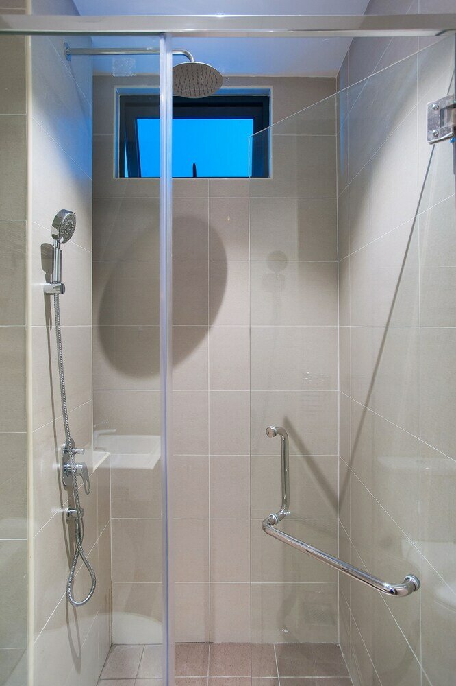 Фото A9 Relax & Enjoy in a Luxury Condo near Jonker St