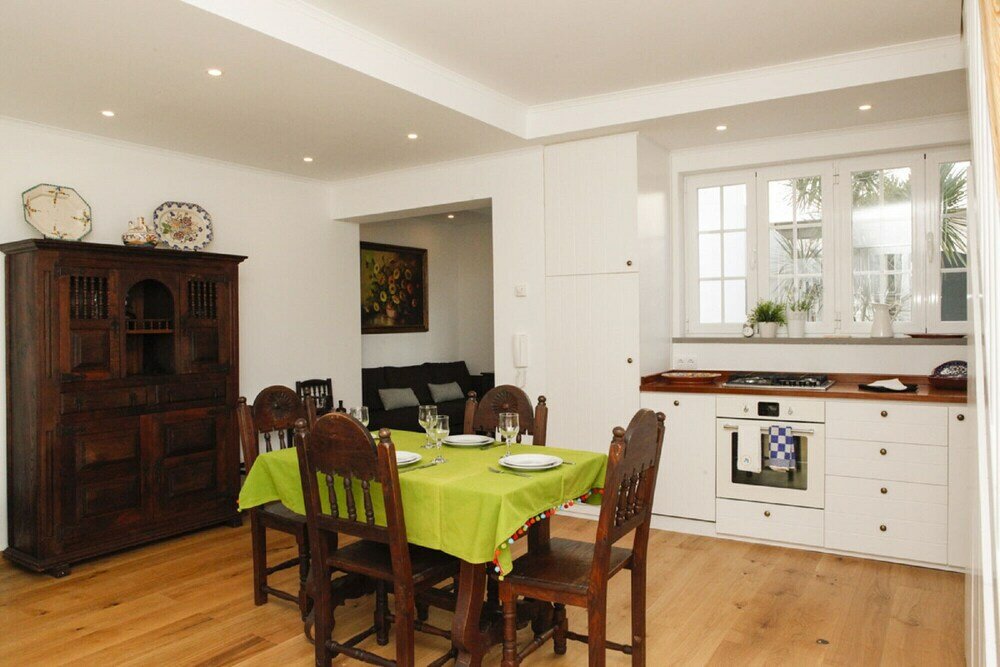 Фото Cushy Apartment with garden in Estoril