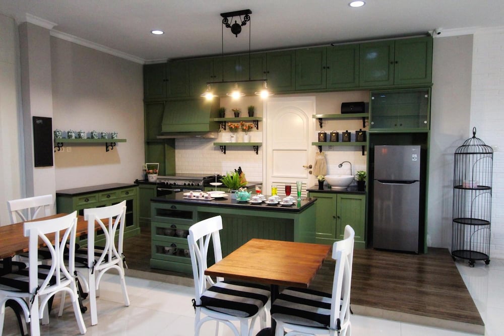 Фото Omah Madam Bed & Breakfast