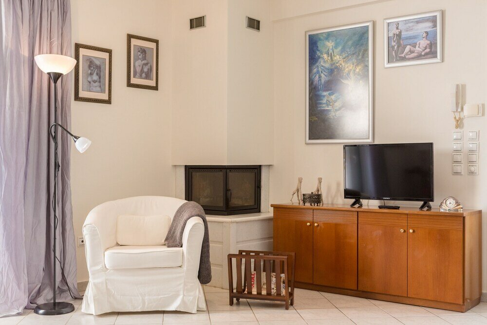 Фото Bright & Spacious two-floor Family Garden Home