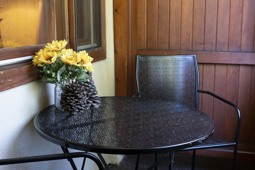 Фото GetAways at Olympic Village Inn