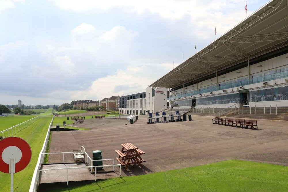 Фото Hampton by Hilton Hamilton Park