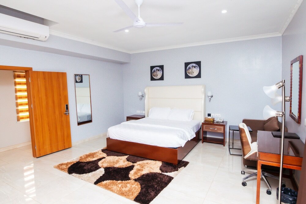 Фото Crismon Hotel