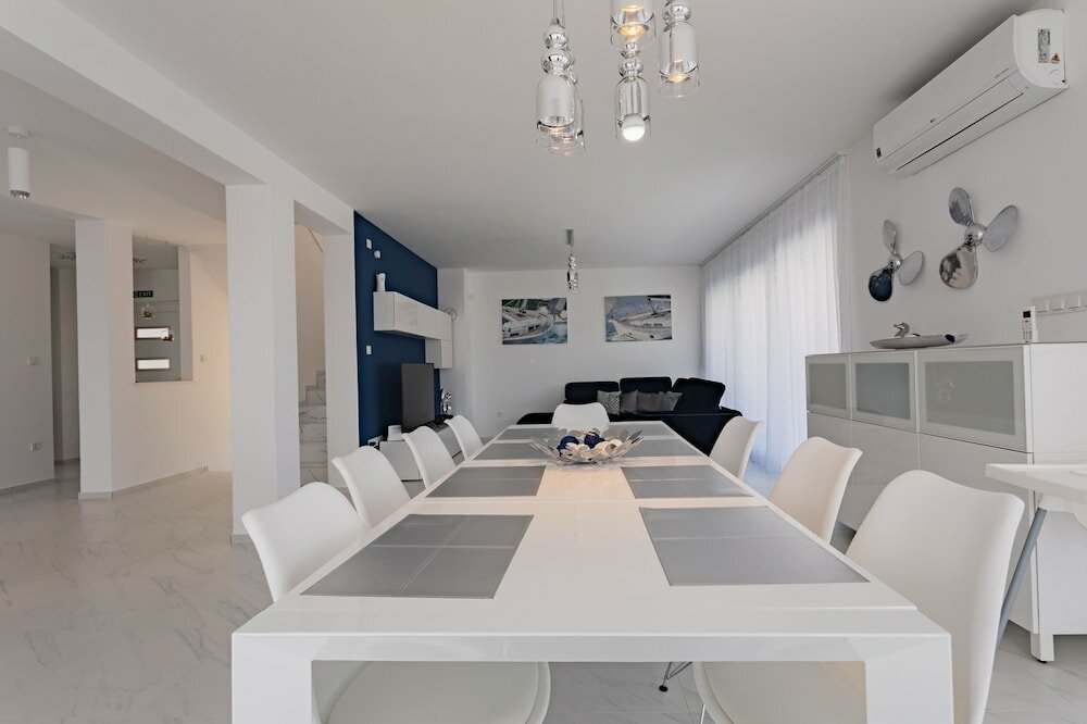 Фото Villa Compass Luxury in a natural bay