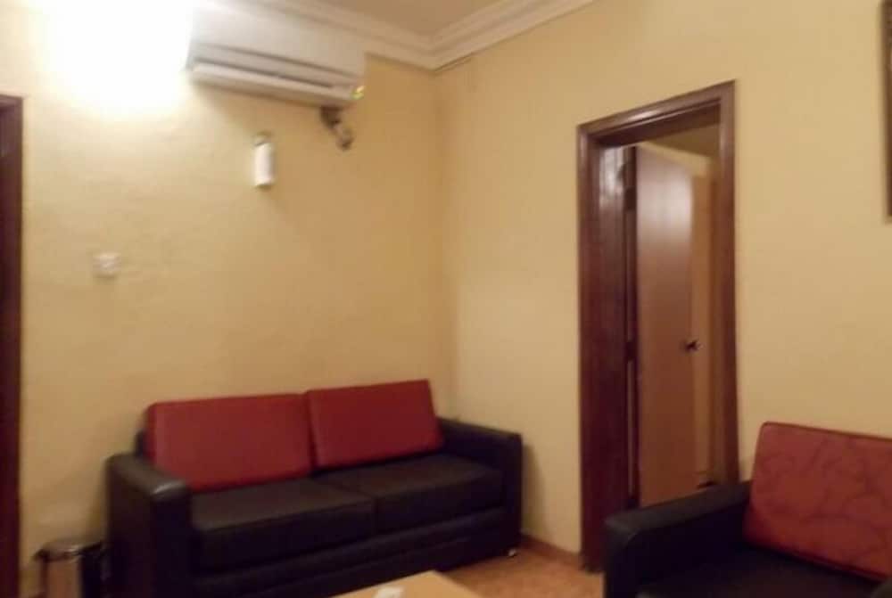 Фото Royal Paragon Hotel