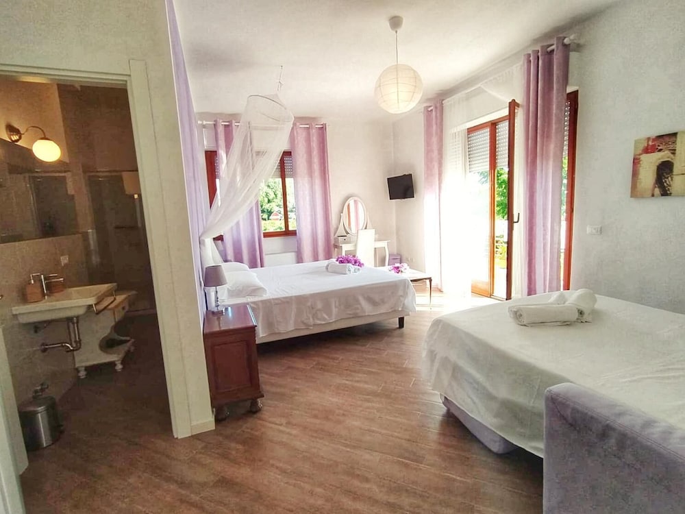 Фото La Bouganville B&b