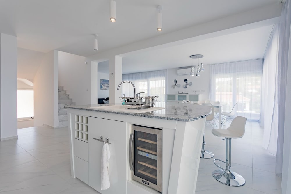 Фото Villa Compass Luxury in a natural bay