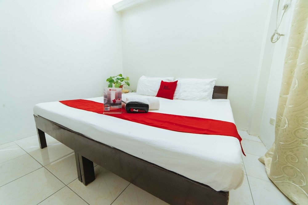Фото RedDoorz Ledesco Avenue Lapaz Iloilo