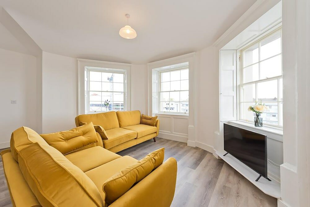 Фото Henrietta Suites City Centre