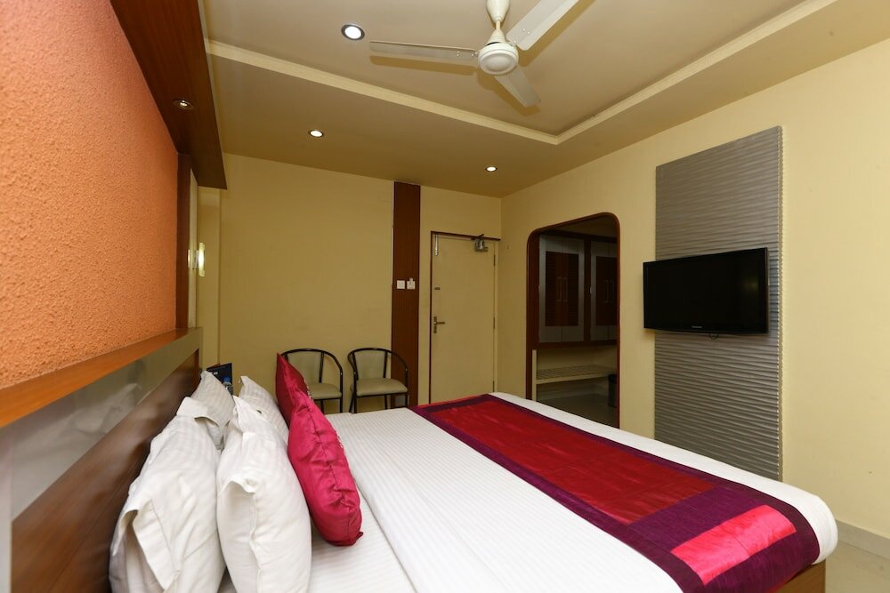 Фото Oyo 5319 Hotel Navaratna