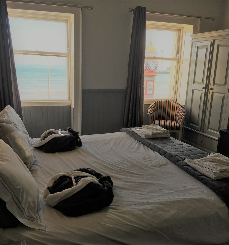 Фото The Leam Hotel