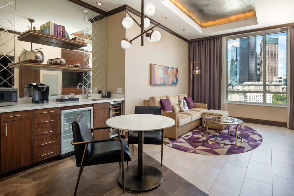 Фото Embassy Suites by Hilton Seattle Downtown Pioneer Square