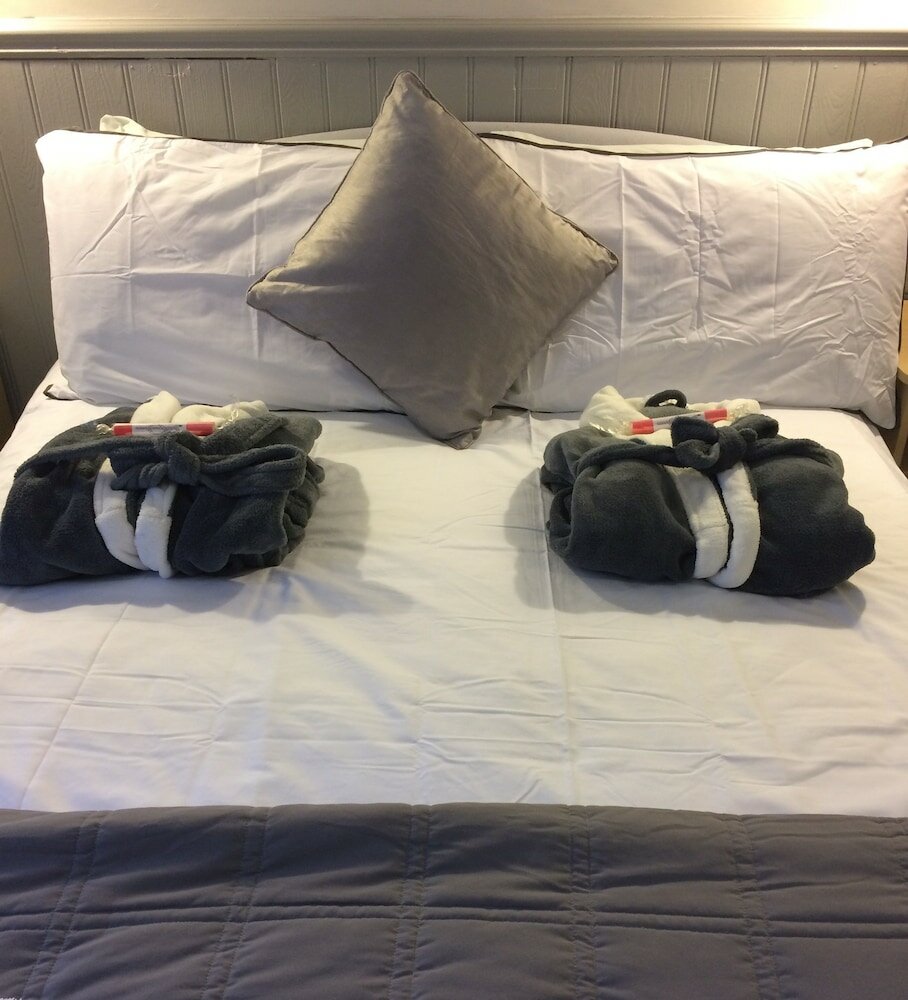 Фото The Leam Hotel