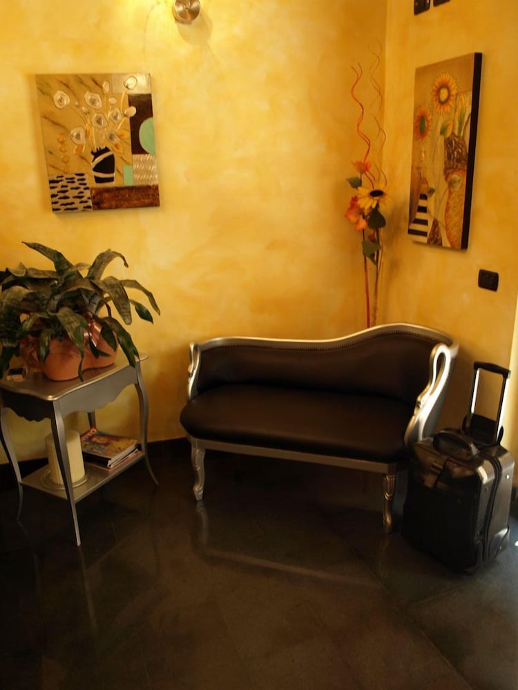 Фото Hotel Karol