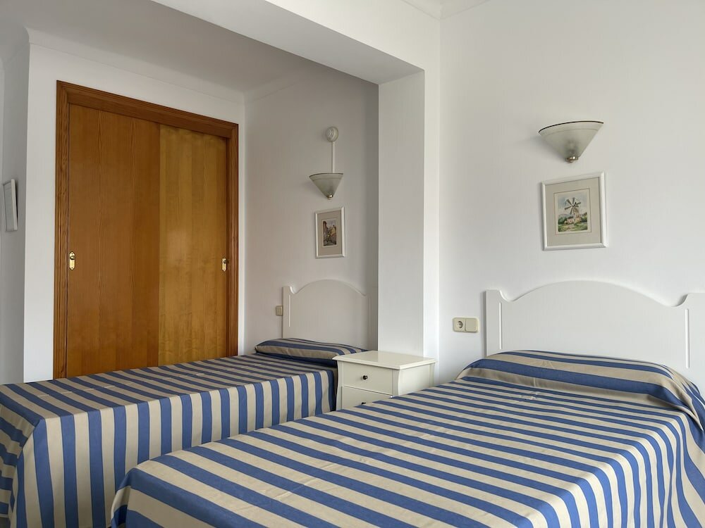 Фото Hostal Can Gallu