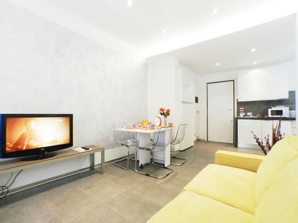 Фото Eli House Vatican