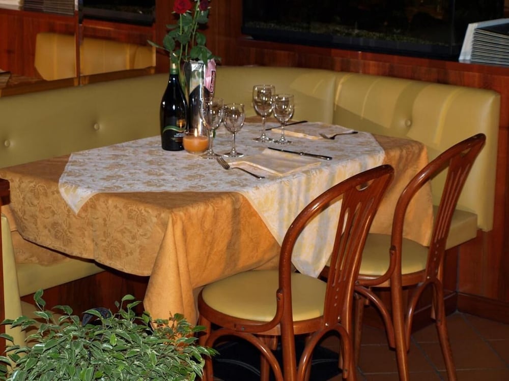 Фото Hotel Karol