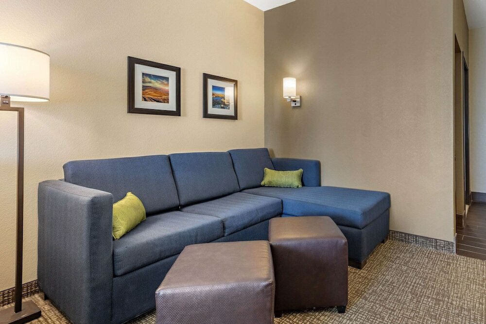 Фото Comfort Inn & Suites