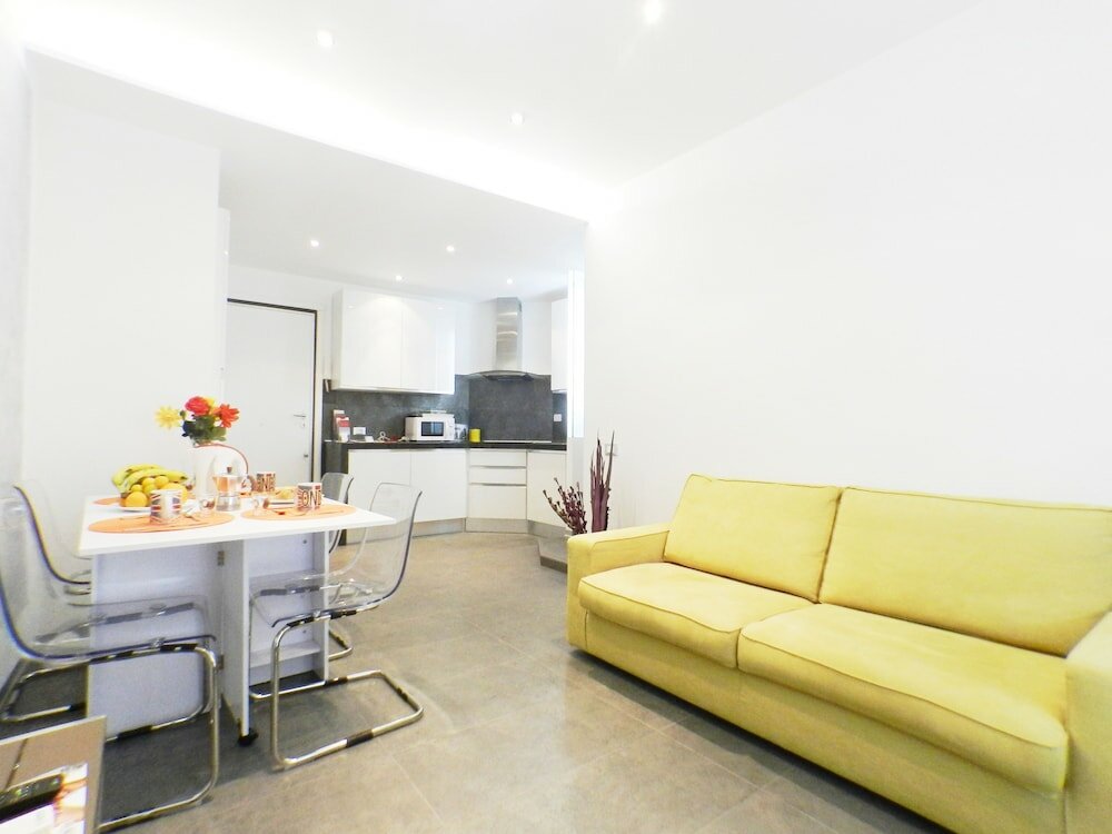 Фото Eli House Vatican