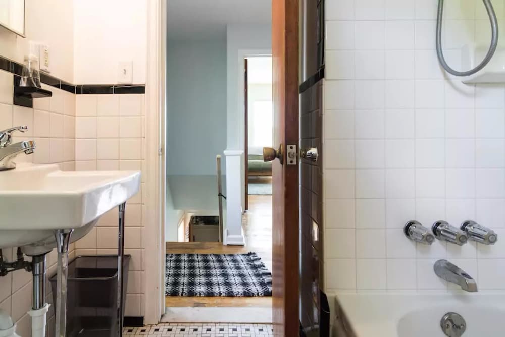 Фото Two Bedroom West Stadium Bungalow - Unit 522