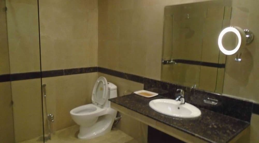 Фото Panoramic Hotel - Mall Road Lahore