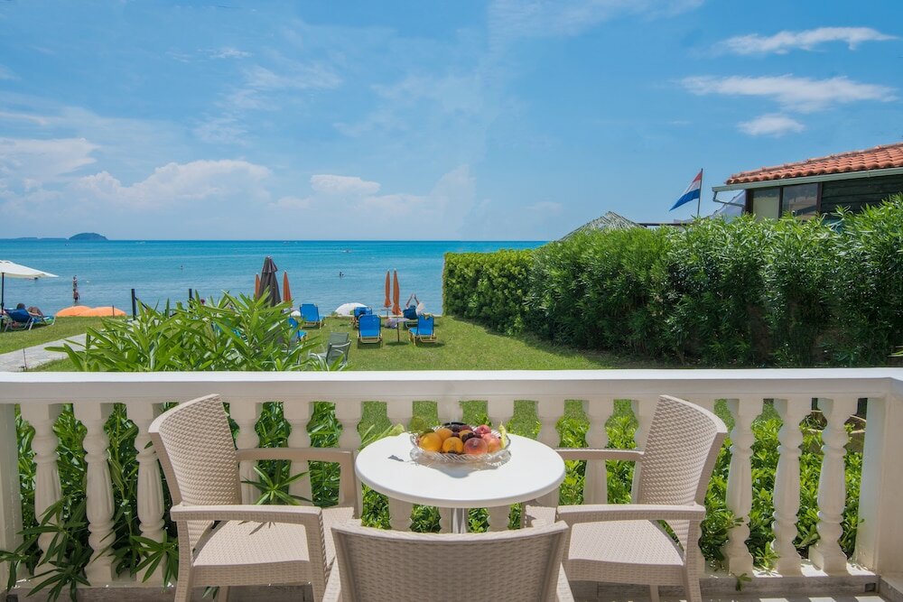 Фото Sea View Studios & Apartments