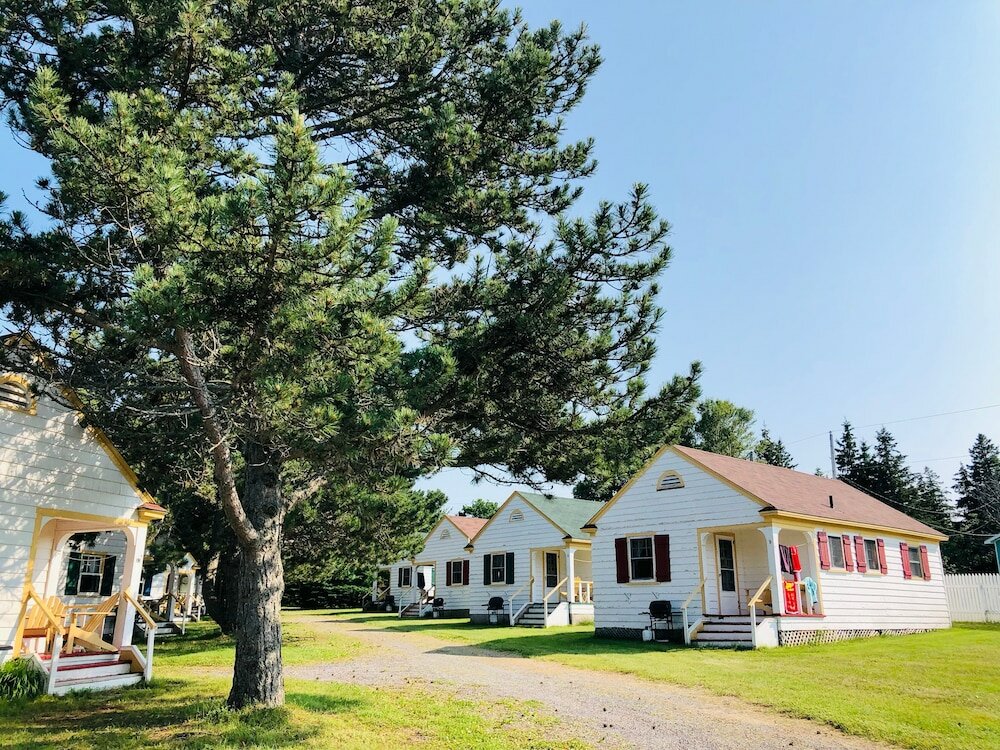 Фото Green Gables Bungalow Court