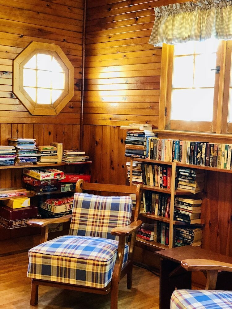 Фото Green Gables Bungalow Court