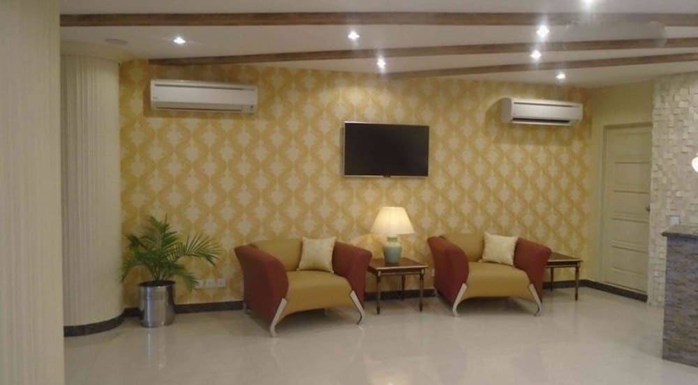 Фото Panoramic Hotel - Mall Road Lahore