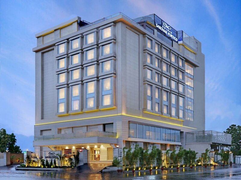 Гостиница Golden Sarovar Portico Amritsar в Амритсаре