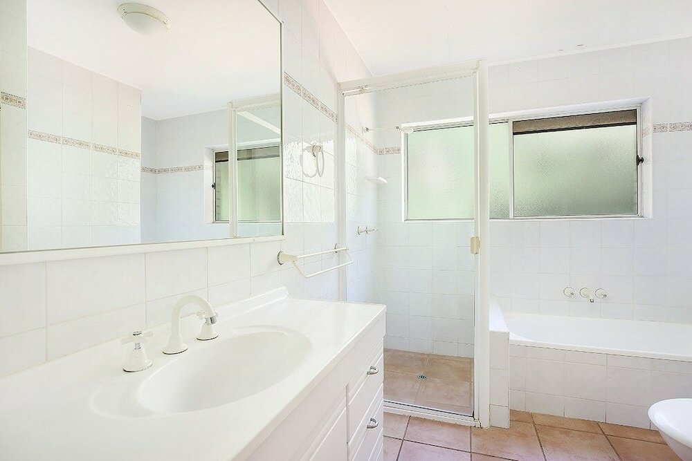 Фото Amazing Waterfront Views Sunshine Coast H330