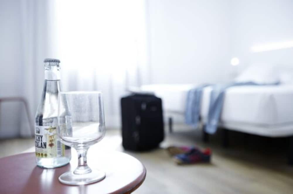 Фото Som Nit Born