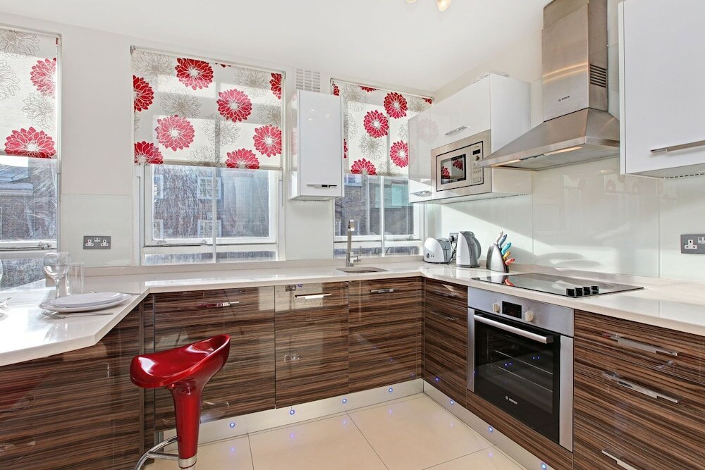 Фото Baker Street Suites