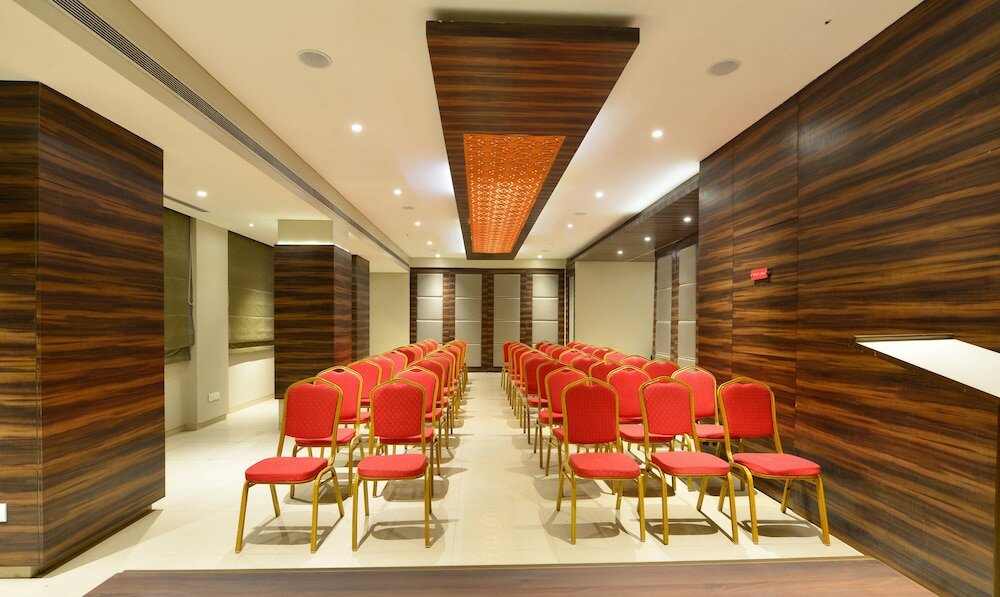 Фото Treebo swastik