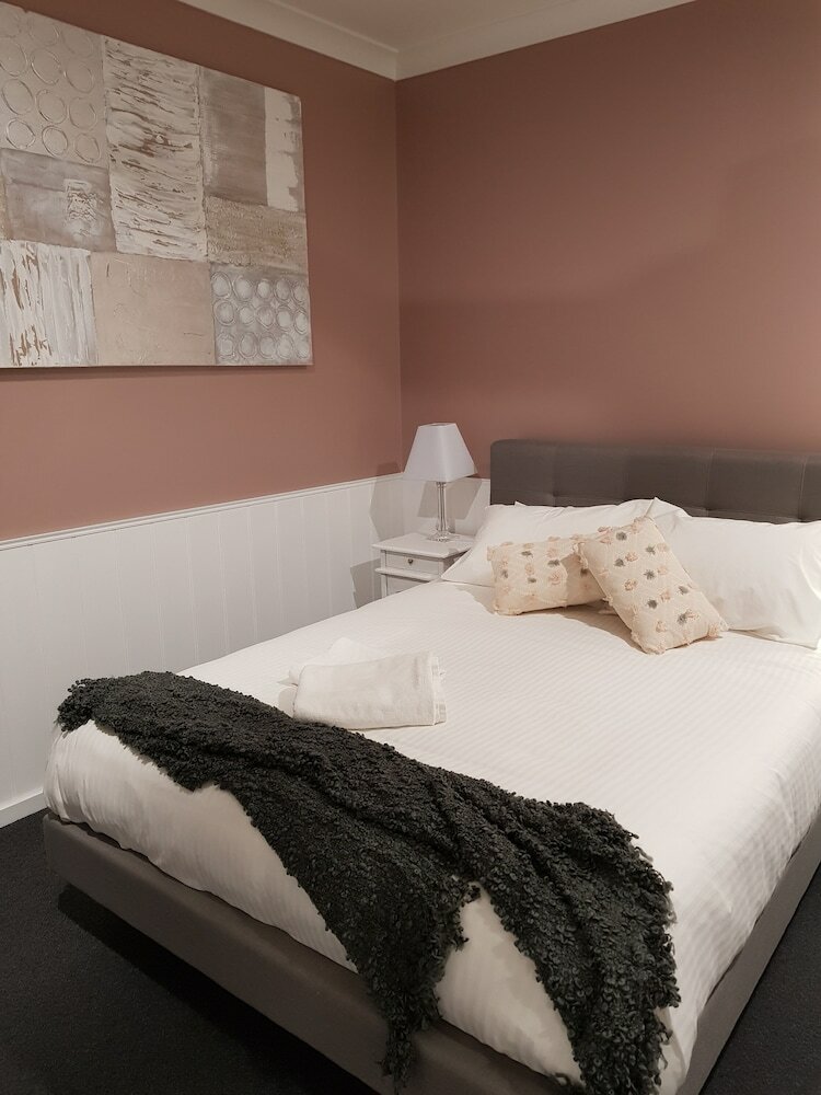 Фото Town House Motor Inn