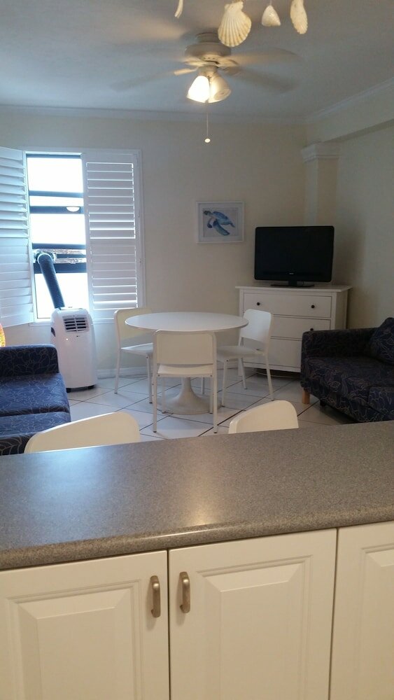 Фото Hollywood Beach Resort- One Bedroom Ocean View