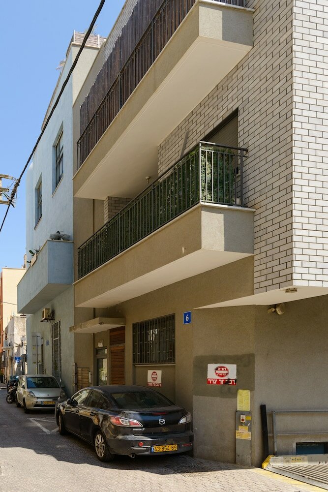 Фото Апартаменты Elegant Duplex with Patio by FeelHome