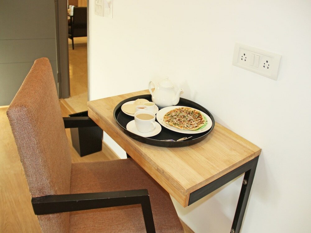 Фото Oyo 10711 Hotel Nsnr Residency