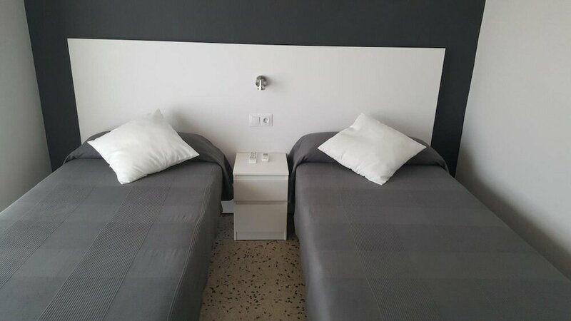 Гостиница Hostal Can Joanet в Камбрильсе