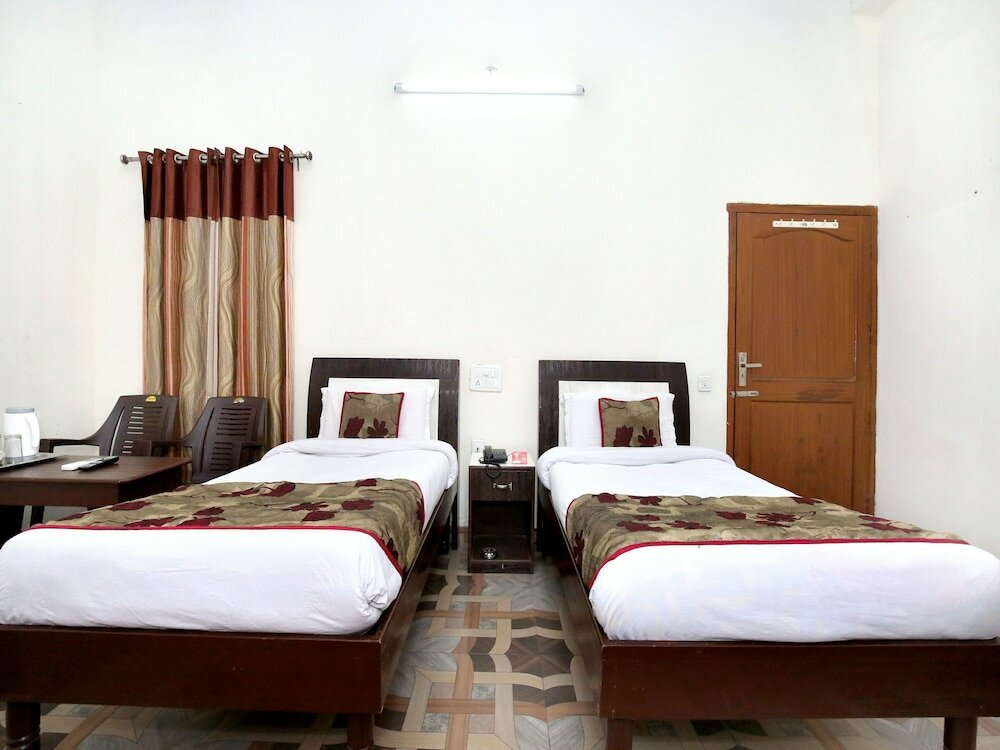 Фото Oyo 7609 Hotel Dolphin