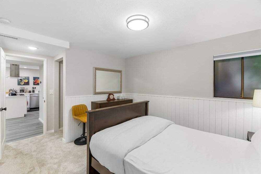 Фото Seaside Nest Perched on the Hills