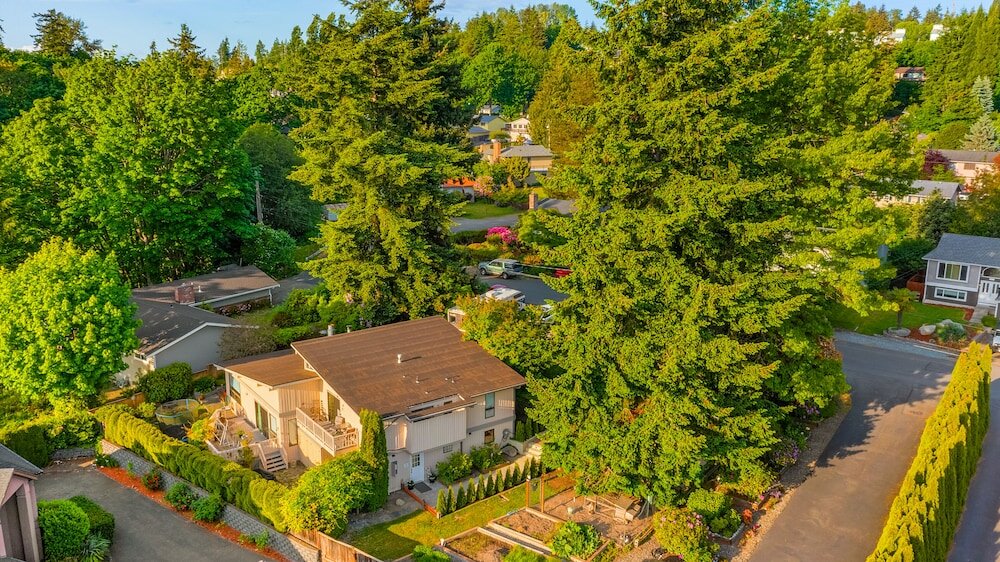 Фото Seaside Nest Perched on the Hills