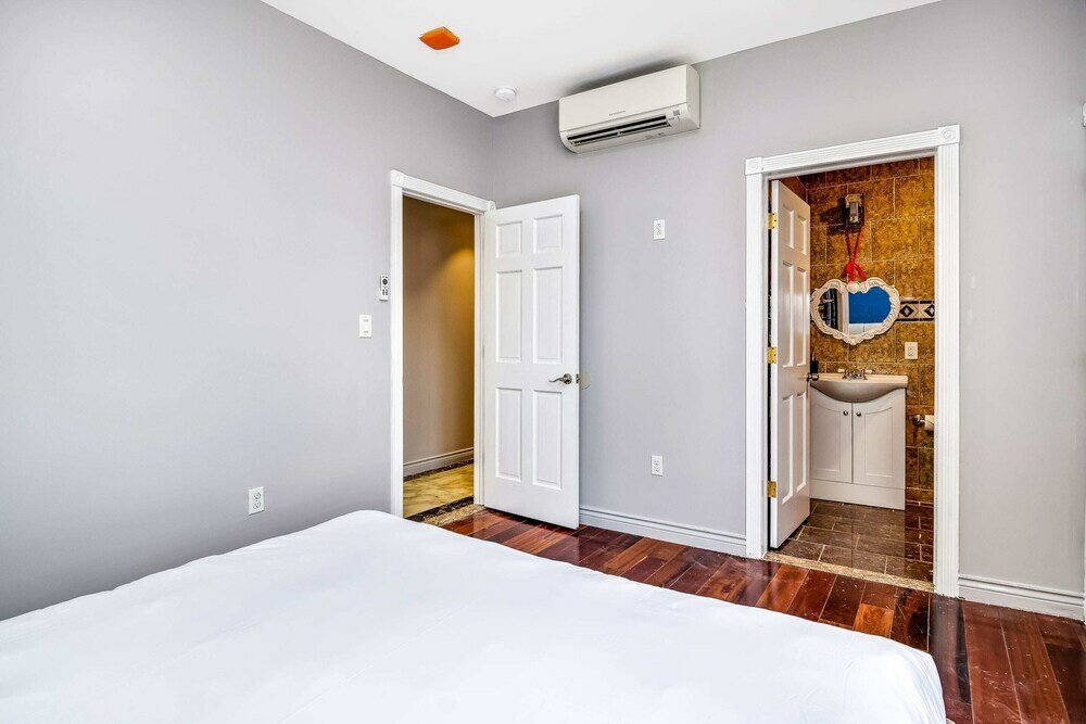 Фото The Penthouse in the Heart of the City With Patio/rooftop