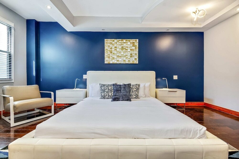 Фото The Gem - Stylish Penthouse With a Private Deck