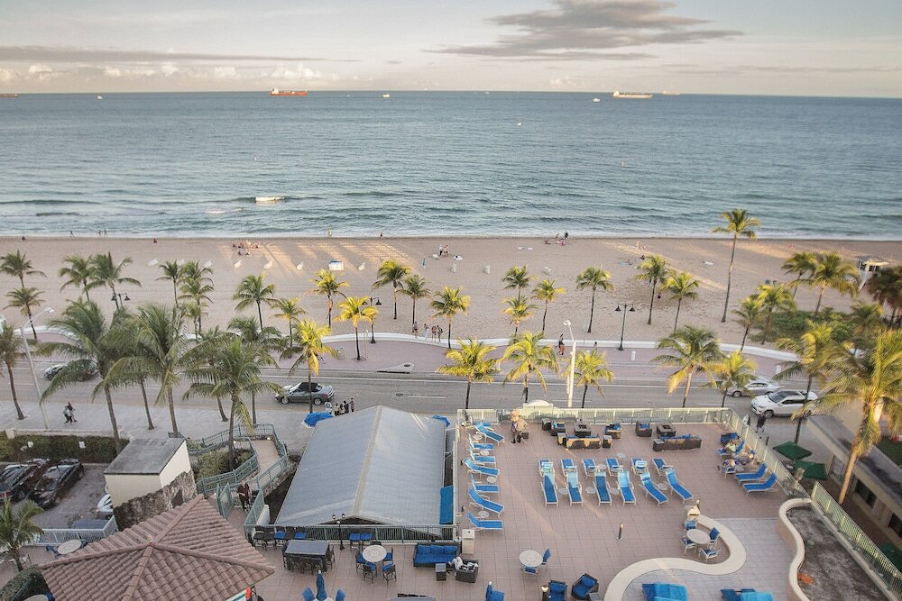 Фото Courtyard by Marriott Fort Lauderdale Beach